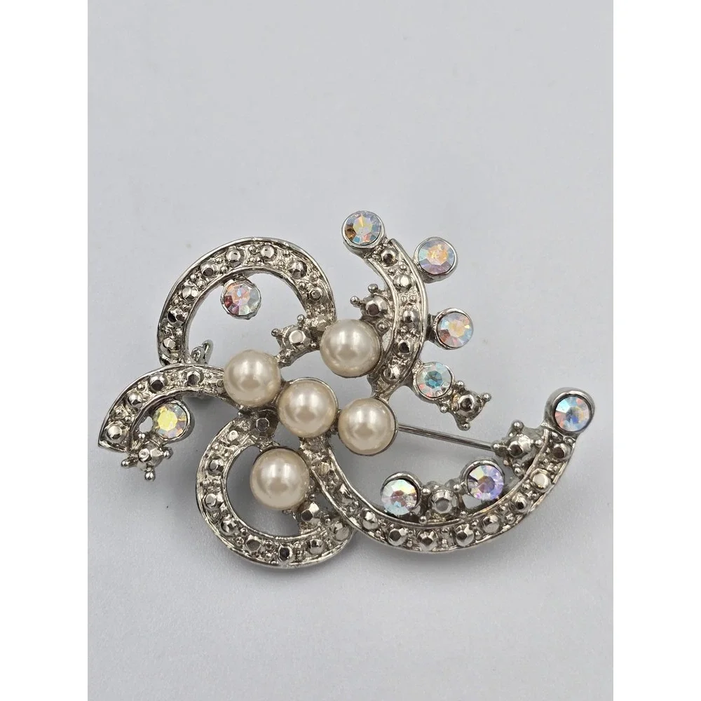 Vintage Style Faux Pearl & AB Rhinestone Brooch Pin Silver Tone Abstract Swirl‎